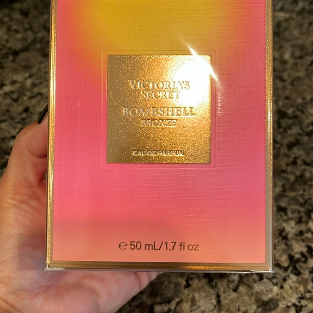 Bombshell Bronze - Picture 2 of 2